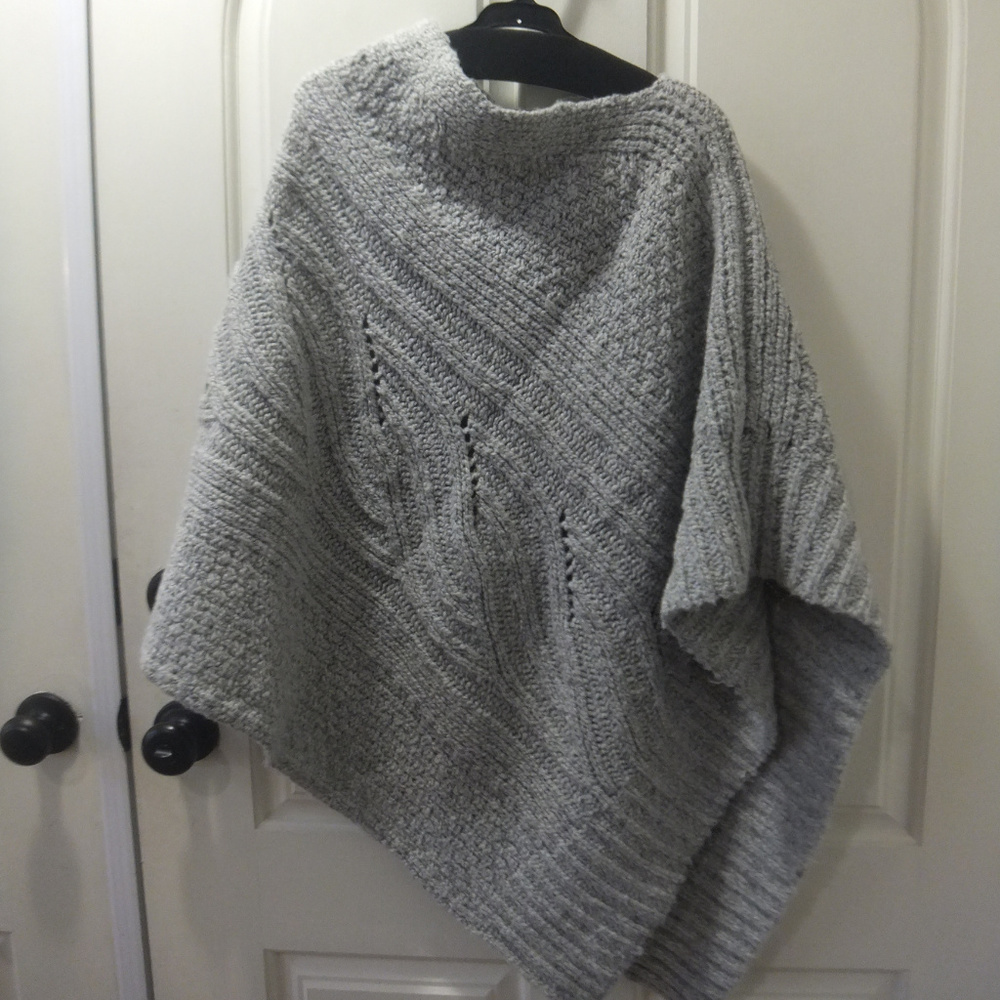 LOFT Lou & Grey gray cable poncho